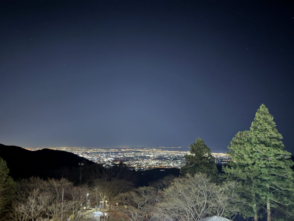 湘南が一望できる大山阿夫利神社 下社からの夜景